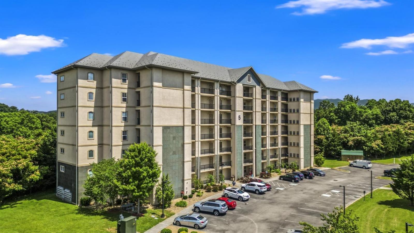 Smoky Mountain View Condo- Indoor Outdoor Pool, Walking Path, Playground, Basketball More Pigeon Forge Eksteriør bilde