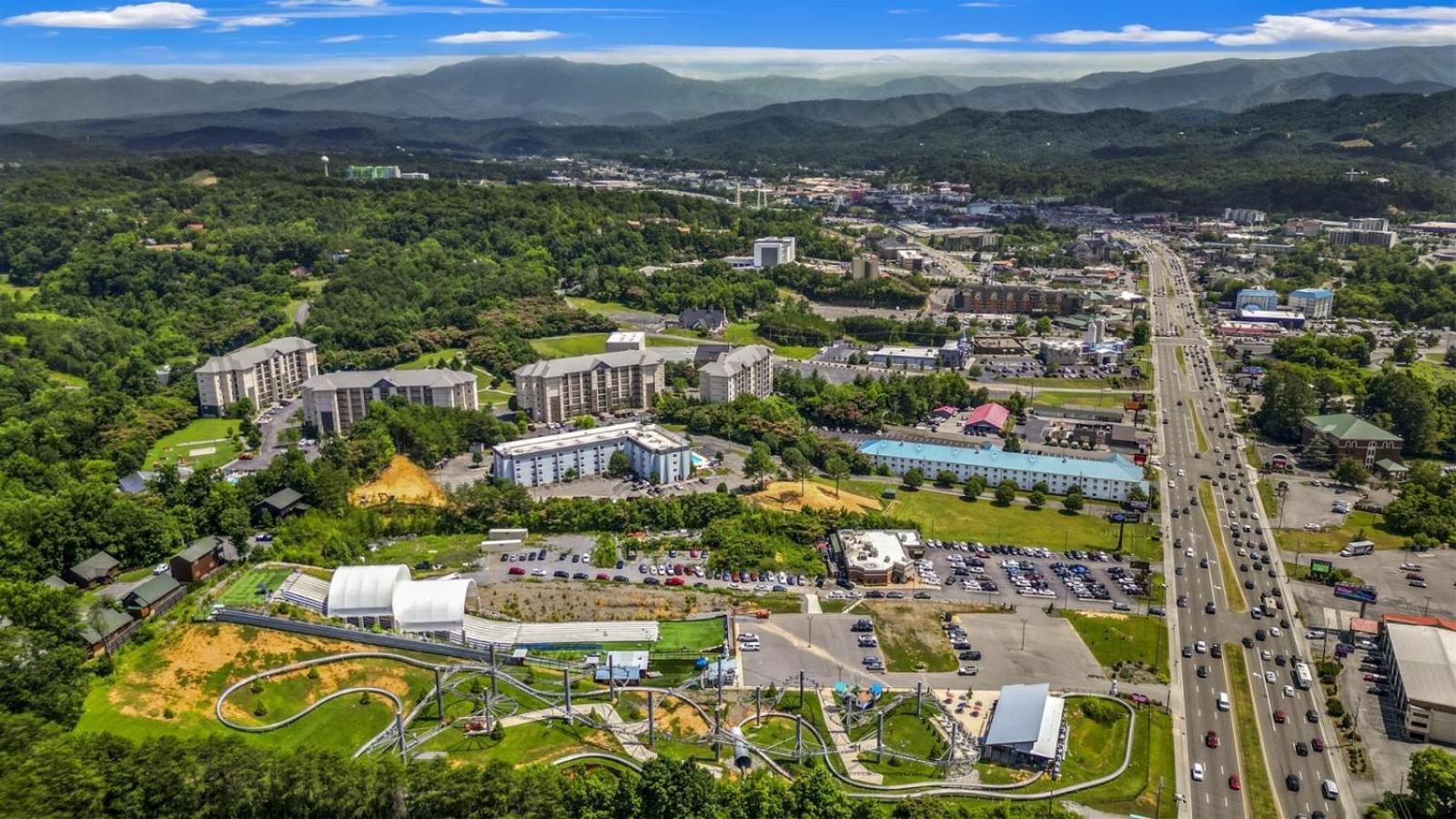 Smoky Mountain View Condo- Indoor Outdoor Pool, Walking Path, Playground, Basketball More Pigeon Forge Eksteriør bilde