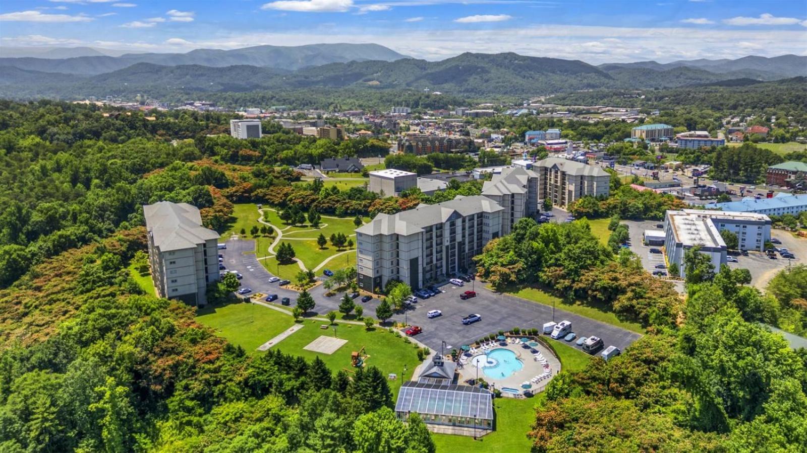 Smoky Mountain View Condo- Indoor Outdoor Pool, Walking Path, Playground, Basketball More Pigeon Forge Eksteriør bilde