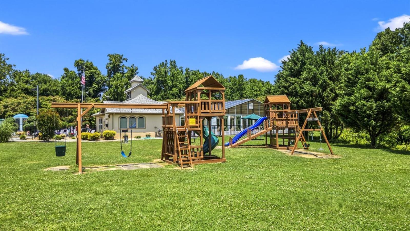 Smoky Mountain View Condo- Indoor Outdoor Pool, Walking Path, Playground, Basketball More Pigeon Forge Eksteriør bilde