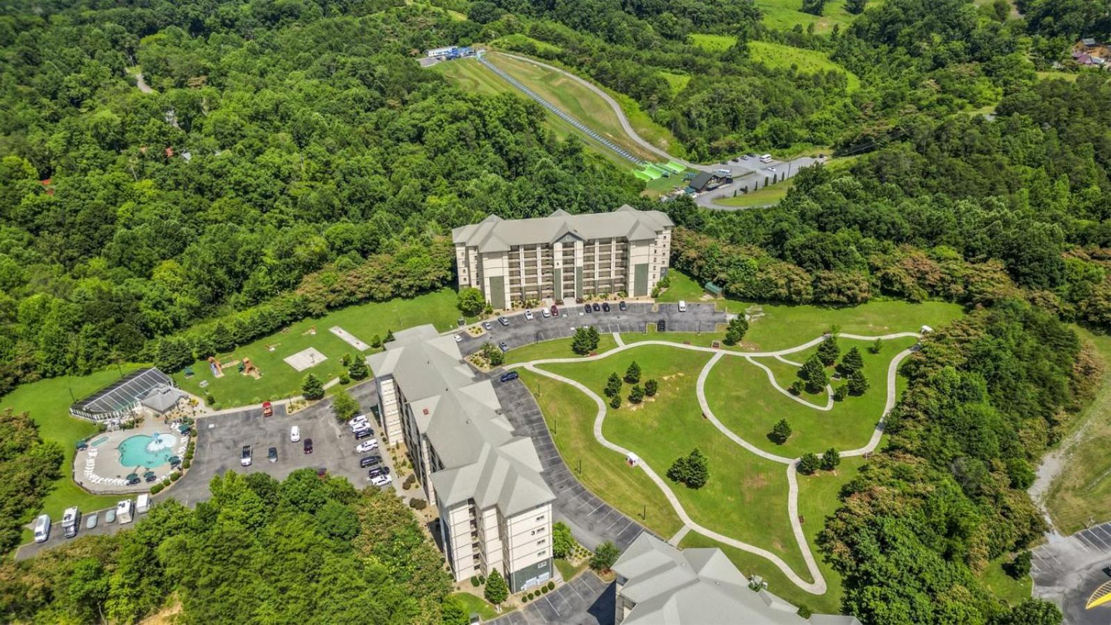 Smoky Mountain View Condo- Indoor Outdoor Pool, Walking Path, Playground, Basketball More Pigeon Forge Eksteriør bilde