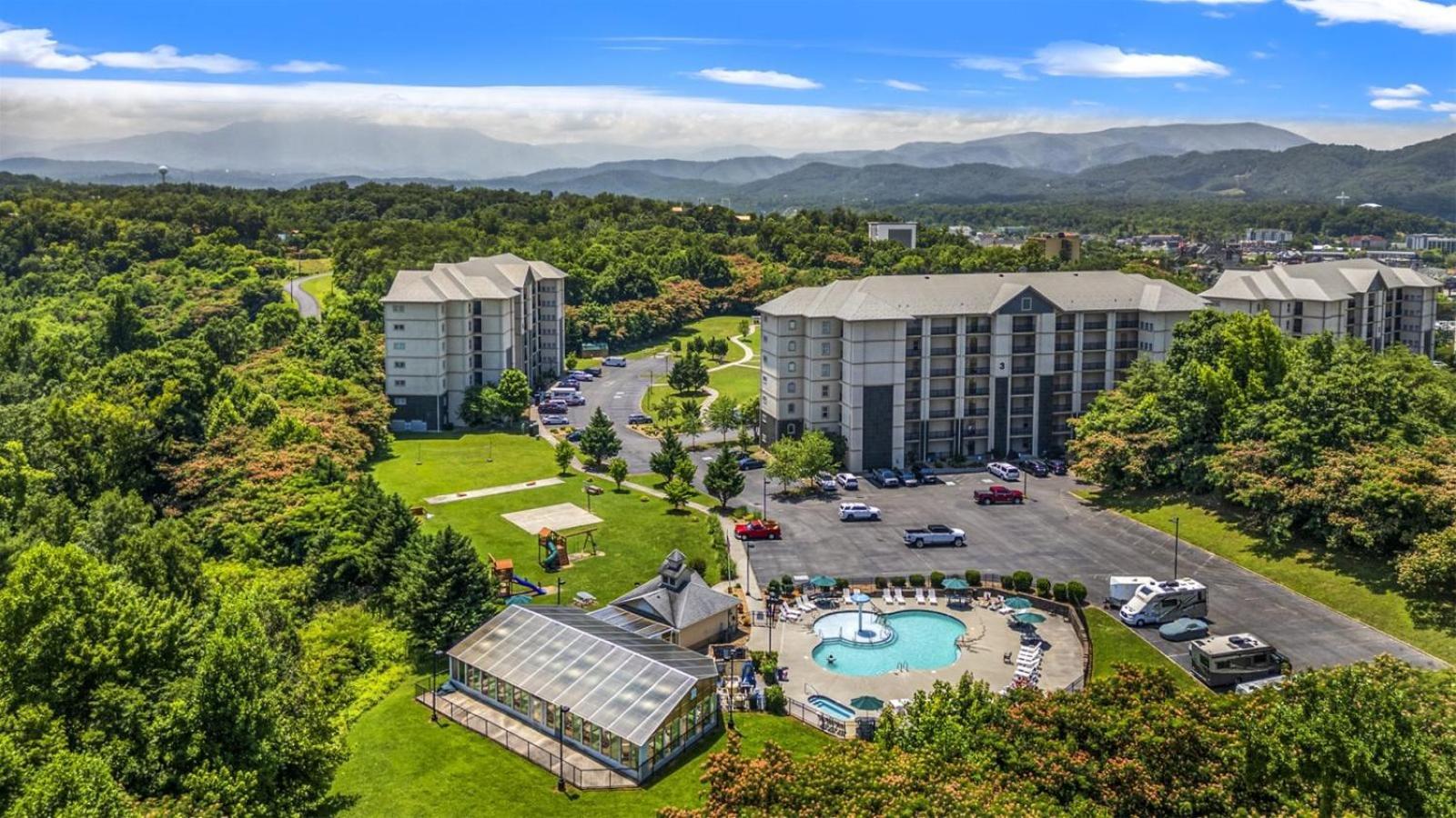 Smoky Mountain View Condo- Indoor Outdoor Pool, Walking Path, Playground, Basketball More Pigeon Forge Eksteriør bilde